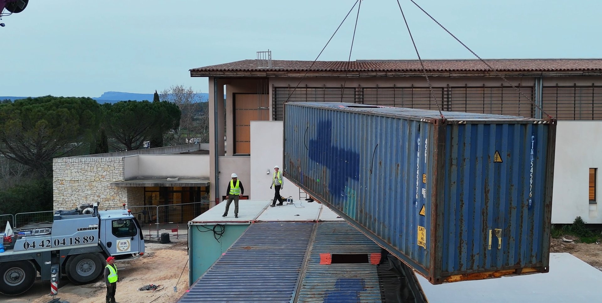 Pose container chantier sanitaires vestiaires Le Castellet
